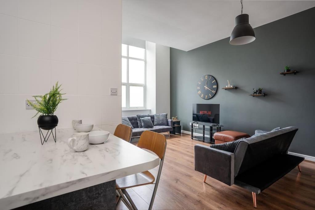 Edge With Car Park, Perfect For Contractors, Professionals, Relocators Huge Long Term Savings Apartamento *
